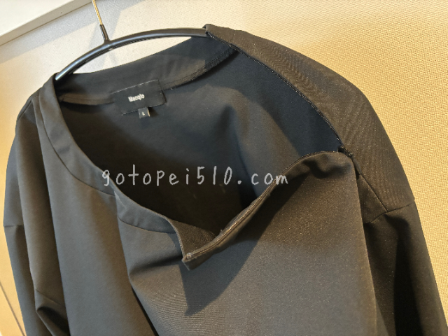 Macqlo（マックロ）Tシャツの襟部分のファスナー