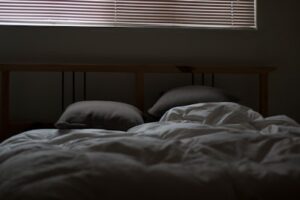 ホリエモンの睡眠アプリ活用と環境づくり！8時間睡眠が話題になった理由を解説